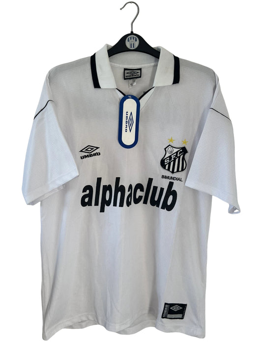 Maillot de foot vintage domicile blanc et noir de Santos de la saison 2000/2001. On peut retrouver l'équipementier Umbro et le sponsor Alphaclub. Il s'agit d'un maillot authentique d'époque.
