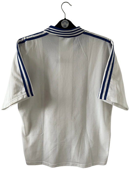 Maillot de foot vintage domicile blanc de l'AJ Auxerre 1997/1998. On peut retrouver l'équipementier Adidas et le sponsor FIMAGEST. Il s'agit d'un maillot authentique d'époque.
