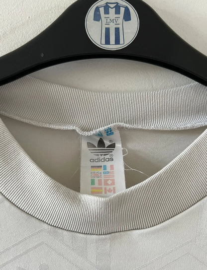 Maillot de foot vintage domicile blanc de l'Amiens SC 1989/1990. On peut retrouver l'équipementier Adidas et le sponsor Amiens Sud. Il s'agit d'un maillot authentique d'époque.