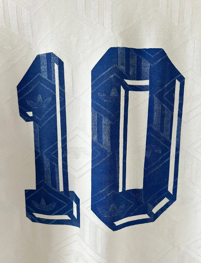 Maillot de foot vintage domicile blanc de l'Amiens SC 1989/1990. On peut retrouver l'équipementier Adidas et le sponsor Amiens Sud. Il s'agit d'un maillot authentique d'époque.