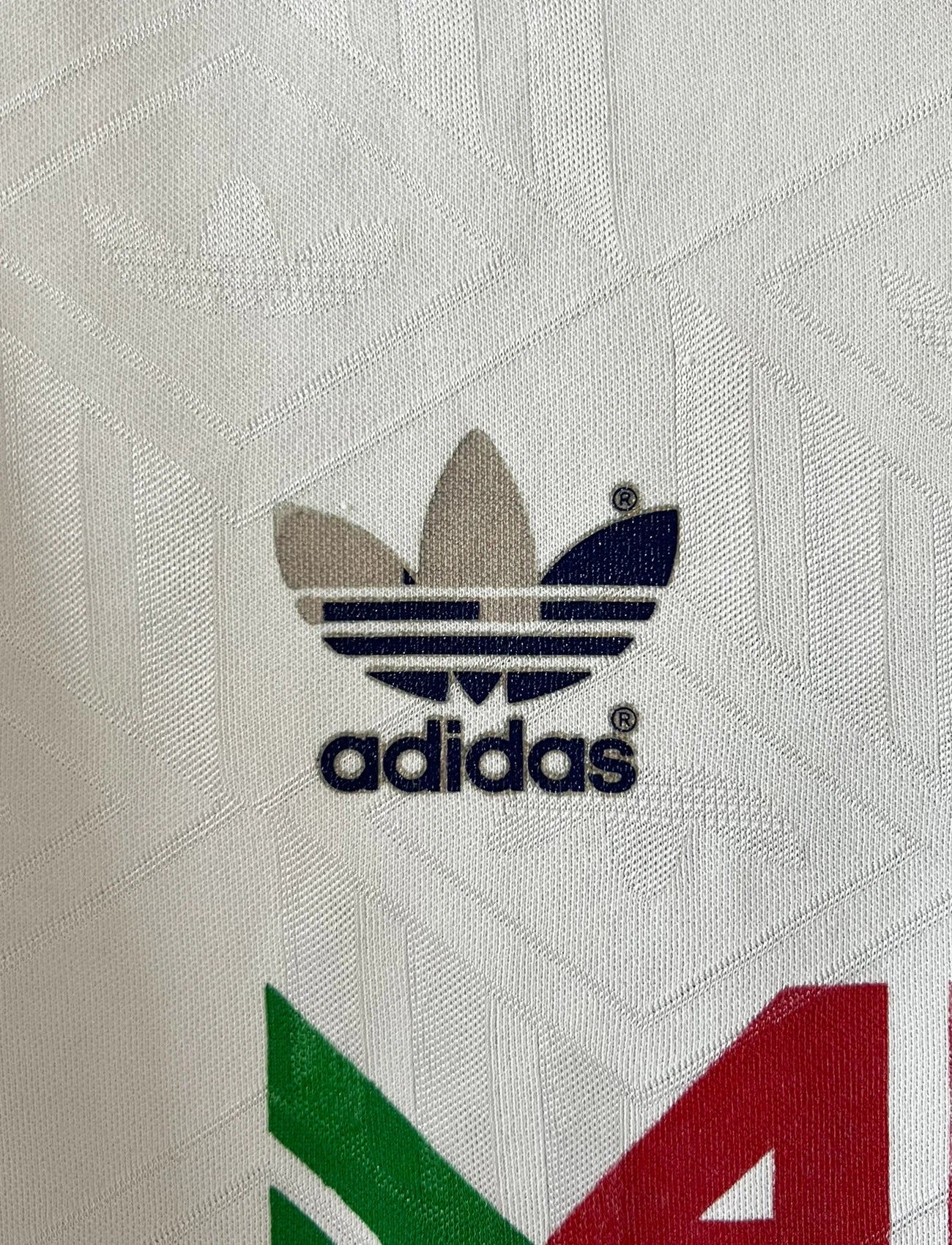 Maillot de foot vintage domicile blanc de l'Amiens SC 1989/1990. On peut retrouver l'équipementier Adidas et le sponsor Amiens Sud. Il s'agit d'un maillot authentique d'époque.