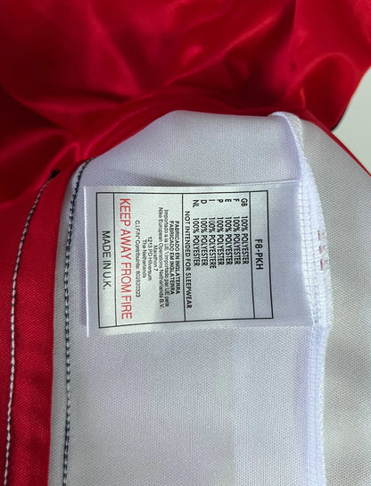 Maillot de foot vintage domicile rouge et blanc d'Arsenal de la saison 1998/1999. On peut retrouver l'équipementier Nike et le sponsor JVC. Il s'agit d'un maillot authentique d'époque.