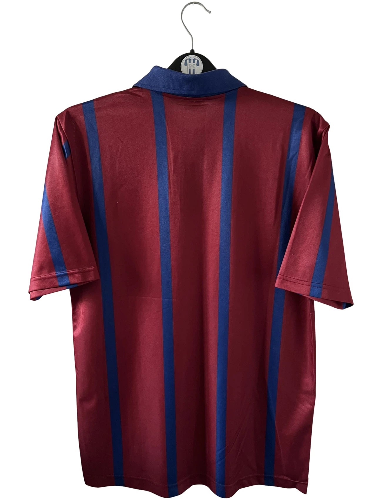 Maillot de foot vintage domicile rouge et bleu des girondins de bordeaux 1994/1995. On peut retrouver l'équipementier Asics et le sponsor Panzani. Il s'agit d'un maillot authentique d'époque.