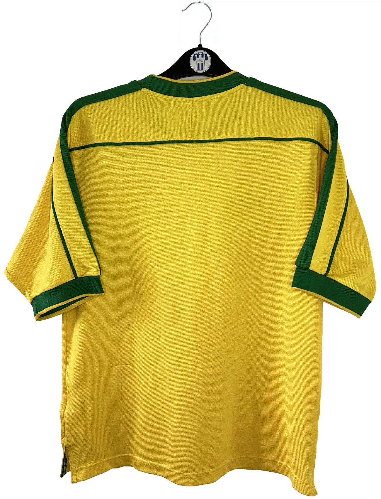 Maillot de foot vintage domicile jaune du brésil 1998. On peut retrouver l'équipementier Nike. Il s'agit d'un maillot authentique d'époque.