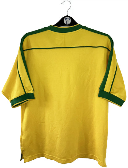 Maillot de foot vintage domicile jaune du brésil 1998. On peut retrouver l'équipementier Nike. Il s'agit d'un maillot authentique d'époque.