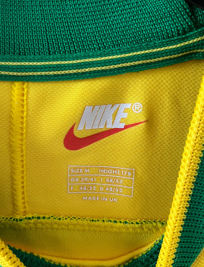 Maillot foot vintage domicile jaune du brésil 1998. On peut retrouver l'équipementier Nike. Ils s'agit d'un maillot authentique d'époque.