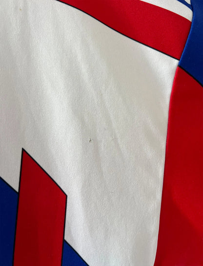 Maillot de foot vintage domicile bleu de l'équipe de france 1990/1992. On peut retrouver l'équipementier Adidas. Il s'agit d'un maillot authentique d'époque.