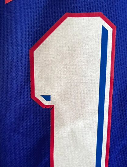 Maillot de foot vintage domicile bleu de l'Equipe de France 1998. On peut retrouver l'équipementier Adidas. Le maillot est floqué du numéro 10 Zinedine Zidane. Il s'agit d'un maillot authentique d'époque.