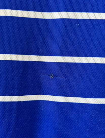 Maillot foot vintage domicile equipe de france 1998 bleu blanc et rouge. On peut retrouver l'équipementier adidas. Ils 'agit d'un maillot authentique d'époque.