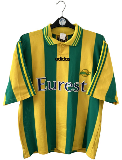 Maillot de foot vintage domicile jaune et vert du FC Nantes 1996/1997. On peut retrouver l'équipementier Adidas et le sponsor Eurest. Il s'agit d'un maillot authentique d'époque.