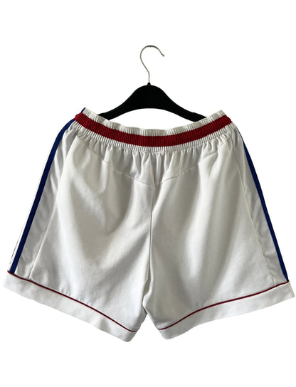 Maillot foot vintage domicile equipe de france 1998 bleu blanc et rouge. On peut retrouver l'équipementier adidas. Le maillot est floqué du numéro 10 Zinedine Zidane. Il s'agit d'un maillot authentique d'époque vendu avec son short d'époque.