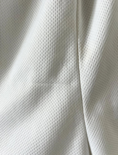 Maillot foot vintage domicile equipe de france 1998 bleu blanc et rouge. On peut retrouver l'équipementier adidas. Le maillot est floqué du numéro 10 Zinedine Zidane. Il s'agit d'un maillot authentique d'époque vendu avec son short d'époque.