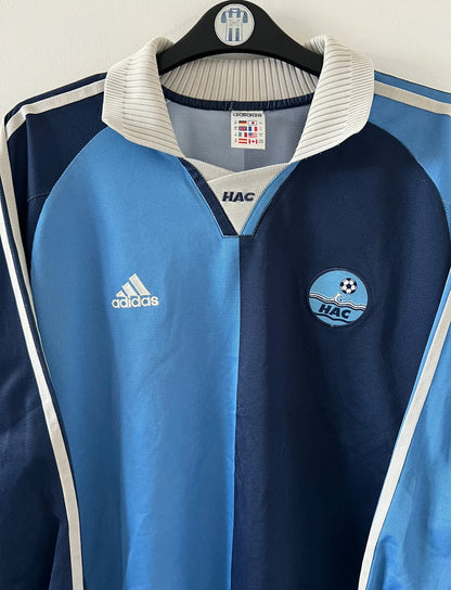 Maillot de foot vintage domicile bleu du Havre de la saison 2000/2002. On peut retrouver l'équipementier Adidas. Il s'agit d'un maillot issu du stock pro, authentique d'époque. 
