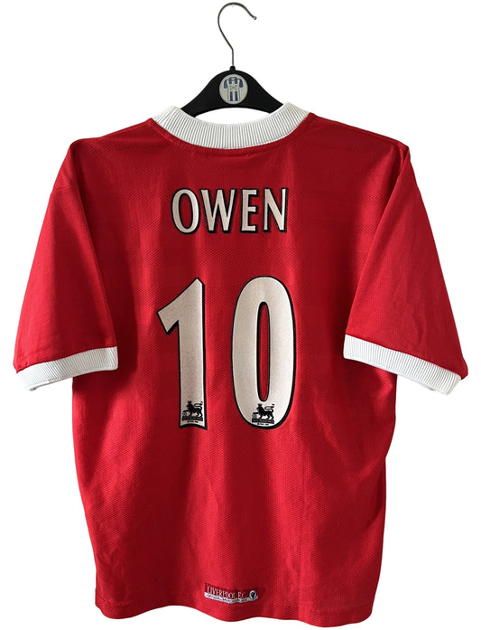 Maillot de foot vintage domicile rouge et blanc de liverpool de la saison 1998/2000. On peut retrouver l'équipementier Reebok et le sponsor Carlsberg. Le maillot est floqué du numéro 10 Michael Owen. Il s'agit d'un maillot authentique d'époque.