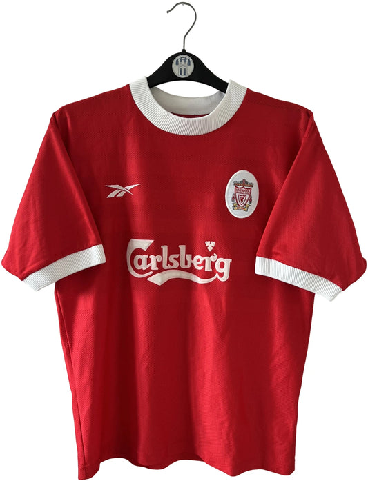Maillot de foot vintage domicile rouge et blanc de liverpool de la saison 1998/2000. On peut retrouver l'équipementier Reebok et le sponsor Carlsberg. Le maillot est floqué du numéro 10 Michael Owen. Il s'agit d'un maillot authentique d'époque.