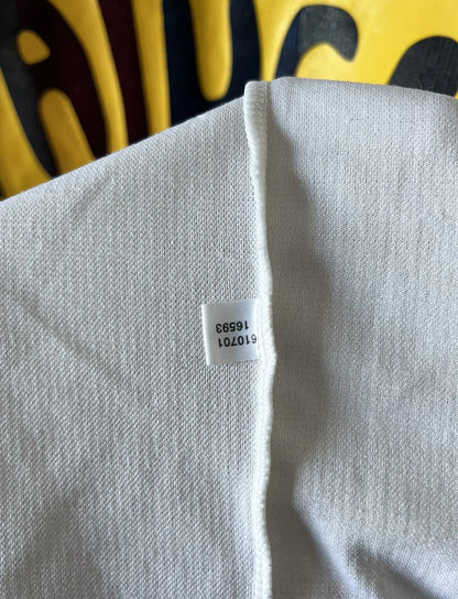 Maillot de foot vintage domicile blanc de l'OL 1999/2000. On peut retrouver l'équipementier Adidas et le sponsor Pathé. Le maillot est floqué du numéro 9 Sonny Anderson. Il s'agit d'un maillot authentique d'époque