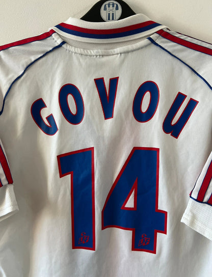 Maillot de foot vintage domicile blanc de l'OL 2000/2001. On peut retrouver l'équipementier Adidas et le sponsor Continental. Le maillot est floqué du numéro 14 Sidney Govou. Il s'agit d'un maillot authentique d'époque.