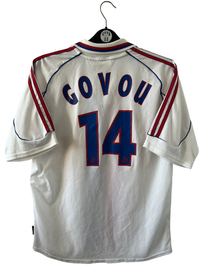Maillot de foot vintage domicile blanc de l'OL 2000/2001. On peut retrouver l'équipementier Adidas et le sponsor Continental. Le maillot est floqué du numéro 14 Sidney Govou. Il s'agit d'un maillot authentique d'époque.