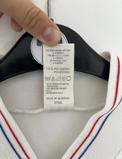 Maillot foot vintage domicile blanc et bleu de l'om de la saison 1991-1992. On peut retrouver l'équipementier adidas et le sponsor Panasonic. Il s'agit d'un maillot authentique d'époque.