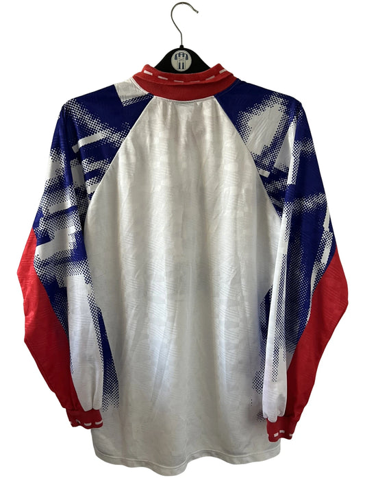 Maillot de foot vintage domicile blanc du PSG de la saison 1992/1993. On peut retrouver l'équipementier Nike et le sponsor Tourtel et Commodore. Il s'agit d'un maillot authentique d'époque.