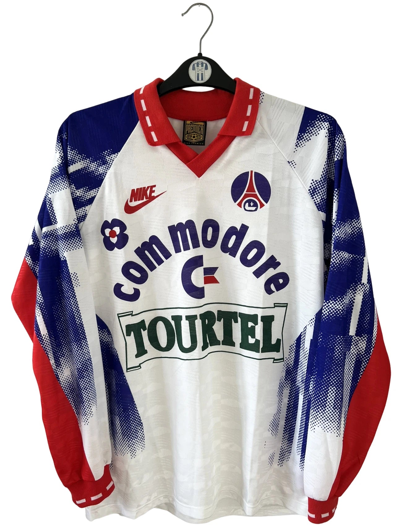 Maillot de foot vintage domicile blanc du PSG de la saison 1992/1993. On peut retrouver l'équipementier Nike et les sponsors Commoore et Tourtel. Il s'agit d'un maillot authentique d'époque.