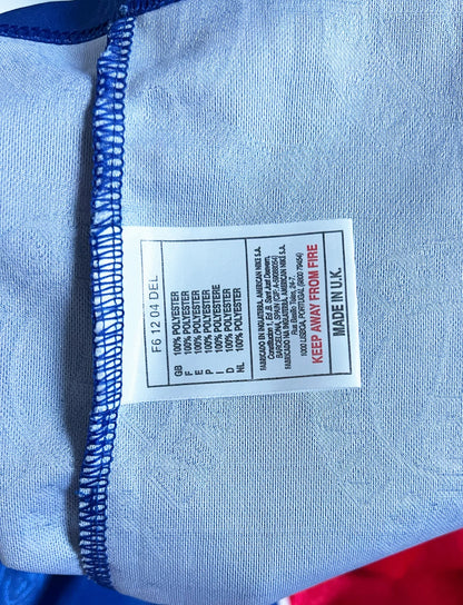 Maillot de foot vintage domicile psg 1996/1997. On peut retrouver l'équipementier Nike et le sponsor Opel. Il s'agit d'un maillot authentique d'époque.