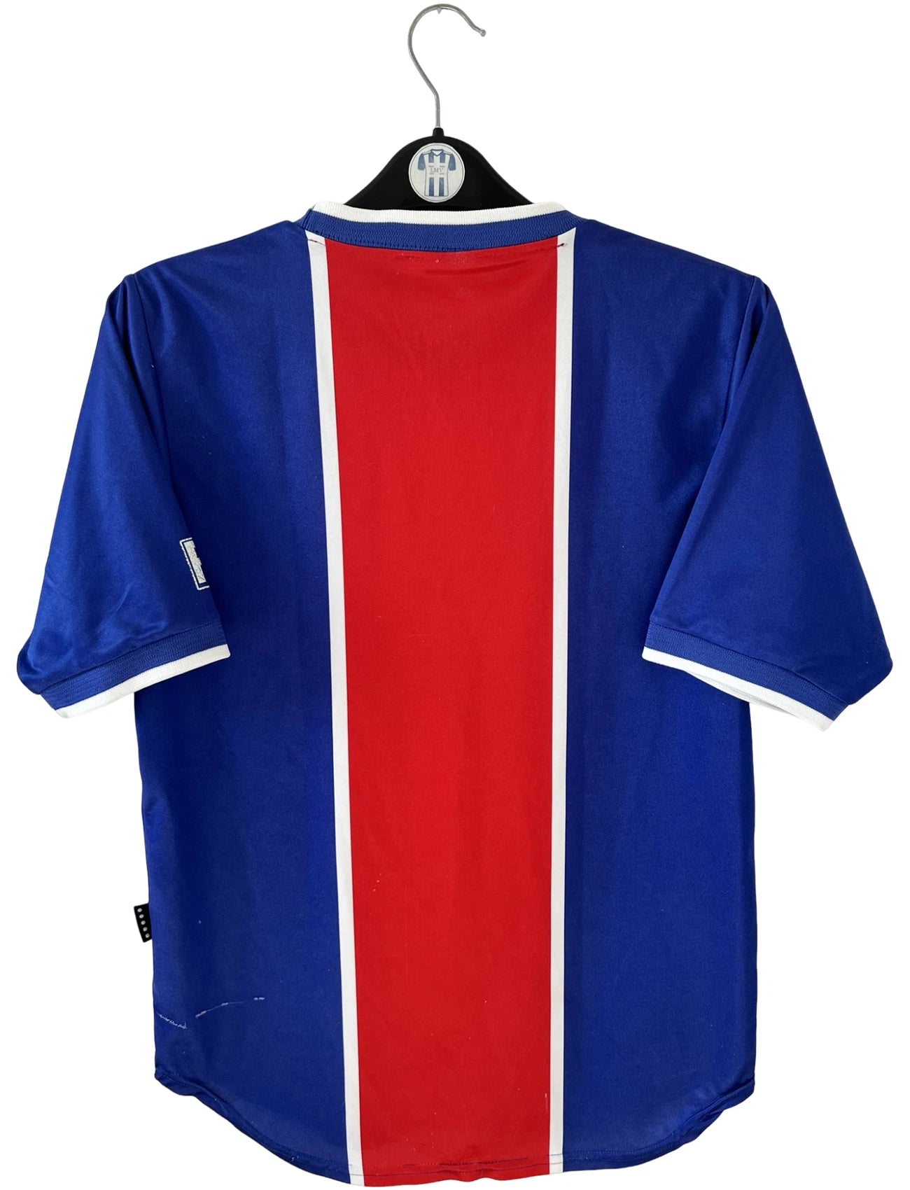 Maillot de foot vintage domicile du PSG 1999/2000. On peut retrouver l'équipementier Nike et le sponsor Opel. Il s'agit d'un maillot authentique d'époque.