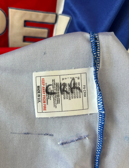 Maillot de foot vintage domicile du PSG 1999/2000. On peut retrouver l'équipementier Nike et le sponsor Opel. Il s'agit d'un maillot authentique d'époque.