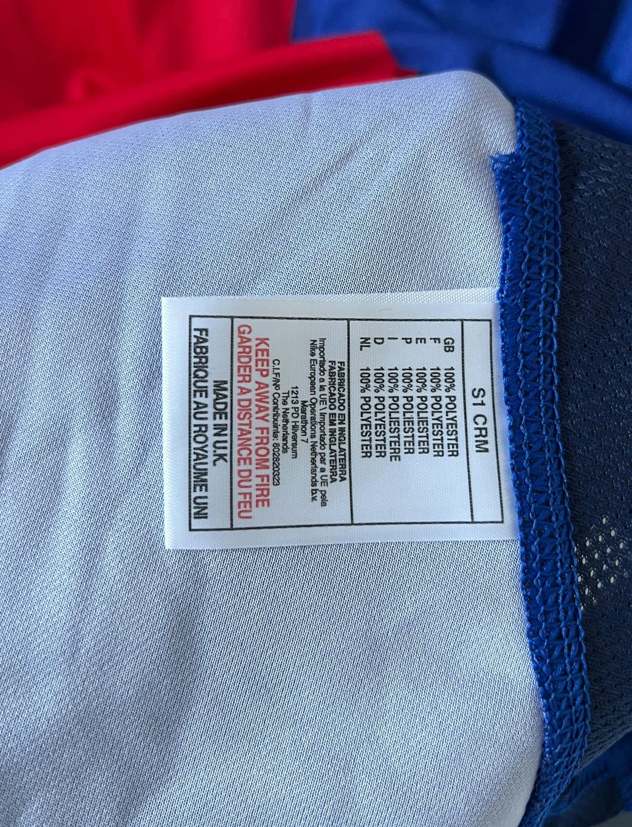 Maillot de foot vintage domicile du PSG de la saison 2000/2001. On peut retrouver l'équipementier Nike et le sponsor Opel. Il s'agit d'un maillot authentique d'époque.