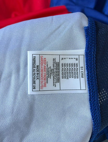 Maillot de foot vintage domicile du PSG de la saison 2000/2001. On peut retrouver l'équipementier Nike et le sponsor Opel. Il s'agit d'un maillot authentique d'époque.
