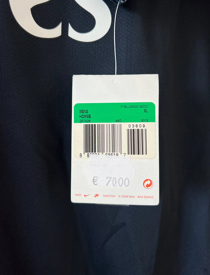 Maillot de foot vintage bleu du PSG de la saison 2008/2009. On peut retrouver l'équipementier Nike et le sponsor Fly Emirates. Il s'agit d'un maillot authentique d'époque.
