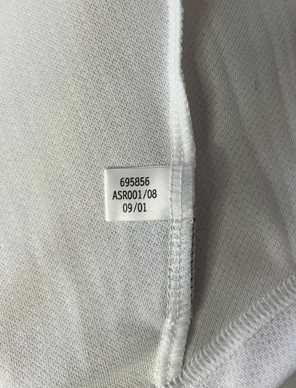 Maillot foot vintage domicile du real madrid de la saison 2001/2002. On peut retrouver l'équipementier Adidas et le sponsor Real Madrid.com. Il s'agit d'un maillot authentique d'époque.