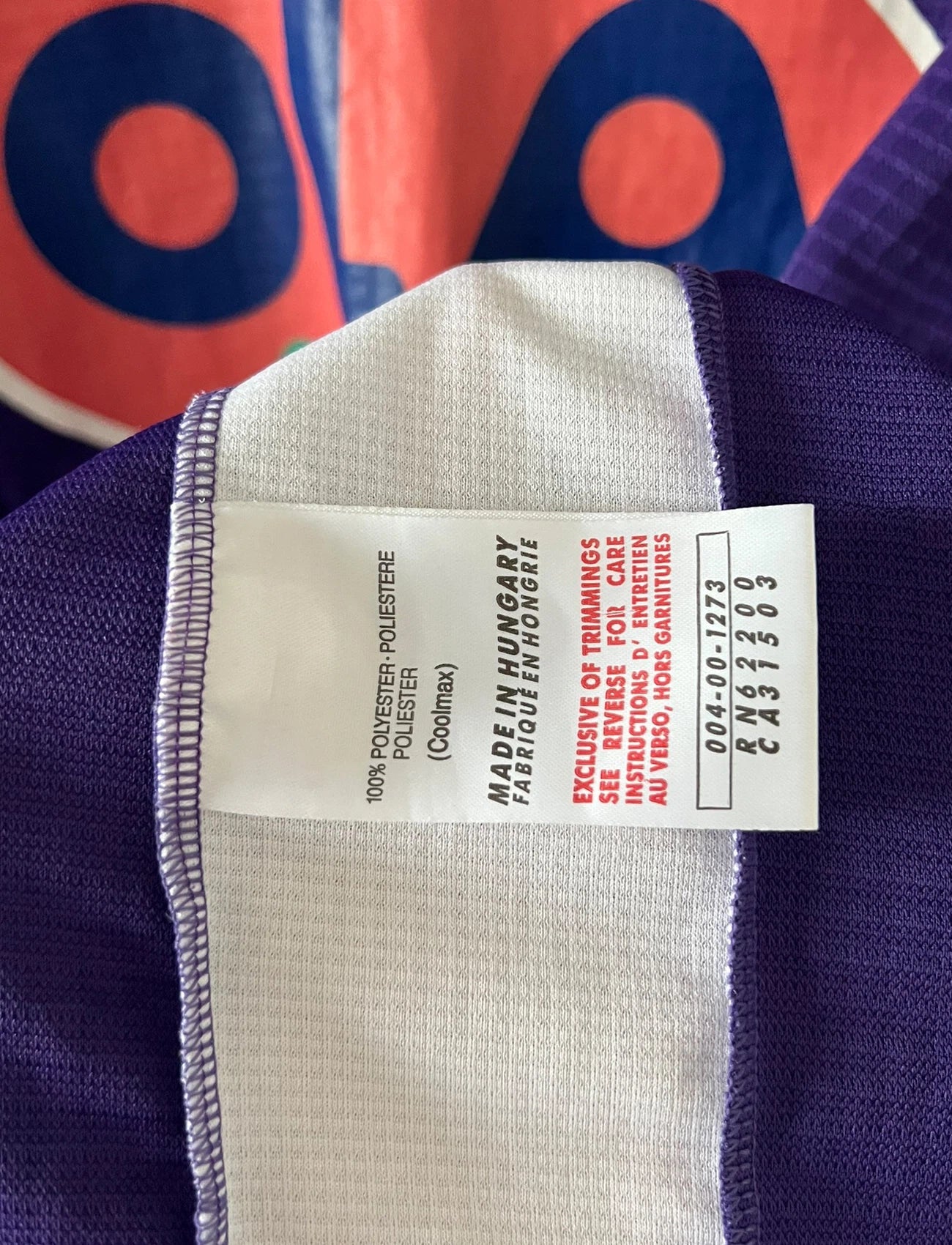 Maillot de foot vintage domicile violet de toulouse saison 1999/2001. On peut retrouver l'équipementier Puma et le sponsor OLA. Il s'agit d'un maillot authentique d'époque.