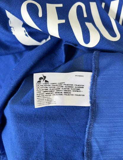 Maillot de foot vintage bleu et blanc de l'ESTAC Troyes de la saison 2020/2021. On peut retrouver l'équipementier Le coq sportif et le sponsor Babeau Seguin. Il s'agit d'un maillot authentique d'époque.