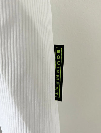 Maillot de foot vintage extérieur blanc des Girondins de Bordeaux saison 2000/2001. On peut retrouver l'équipementier Adidas. Il s'agit d'un maillot authentique et d'époque issu du stock pro du club.