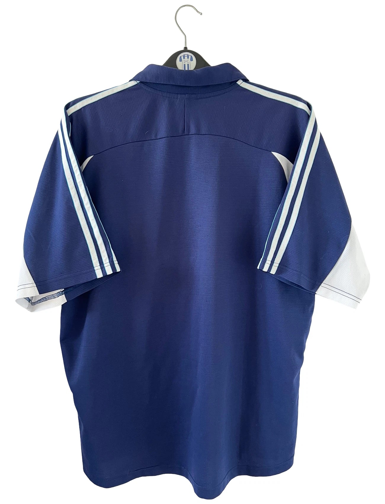 Maillot de foot vintage extérieur bleu de l'OM de la saison 1999/2000. On peut retrouver l'équipementier Adidas et le sponsor Ericsson. Il s'agit d'un maillot authentique d'époque.