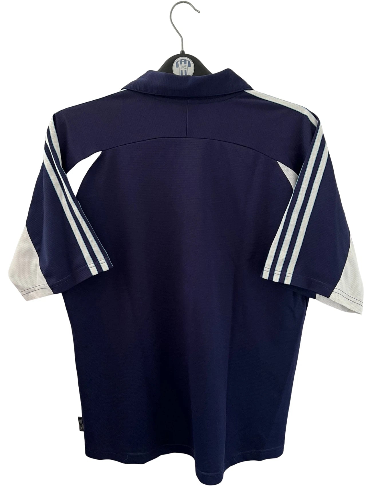 Maillot de foot vintage OM 1999/2000 extérieur bleu. On peut retrouver l'équipementier Adidas et le sponsor Ericsson. Il s'agit d'un maillot authentique d'époque.