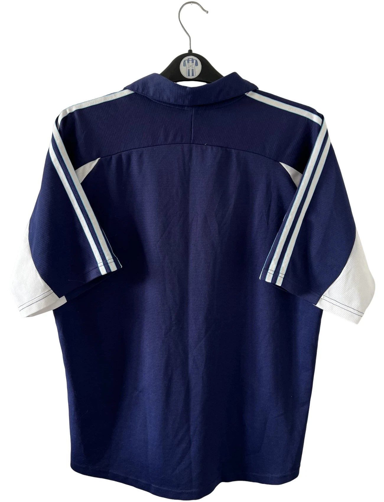 Maillot de foot vintage bleu de l'OM 1999/2000. On peut retrouver l'équipementier Adidas et le sponsor Ericsson. Il s'agit d'un maillot authentique d'époque.