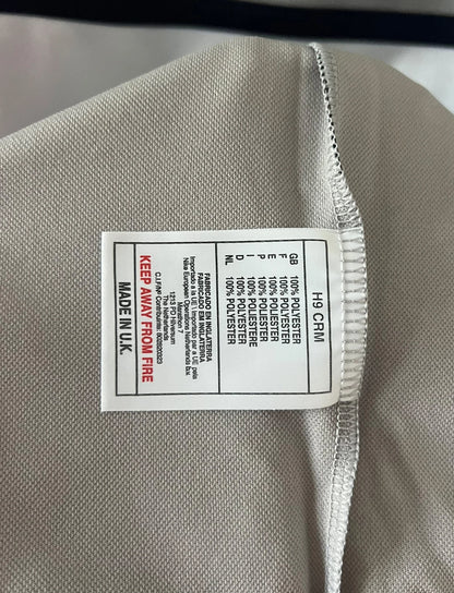 Maillot de foot vintage extérieur gris du PSG de la saison 2000/2001. On peut retrouver l'équipementier Nike et le sponsor Opel. Il s'agit d'un maillot authentique d'époque.