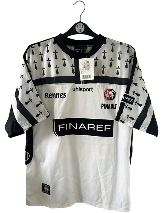 Maillot de foot vintage extérieur blanc et noir du Stade Rennais saison 2002/2003. On peut retrouver l'équimentier Uhlsport et le sponsor Finaref. Il s'agit d'un maillot authentique d'époque.