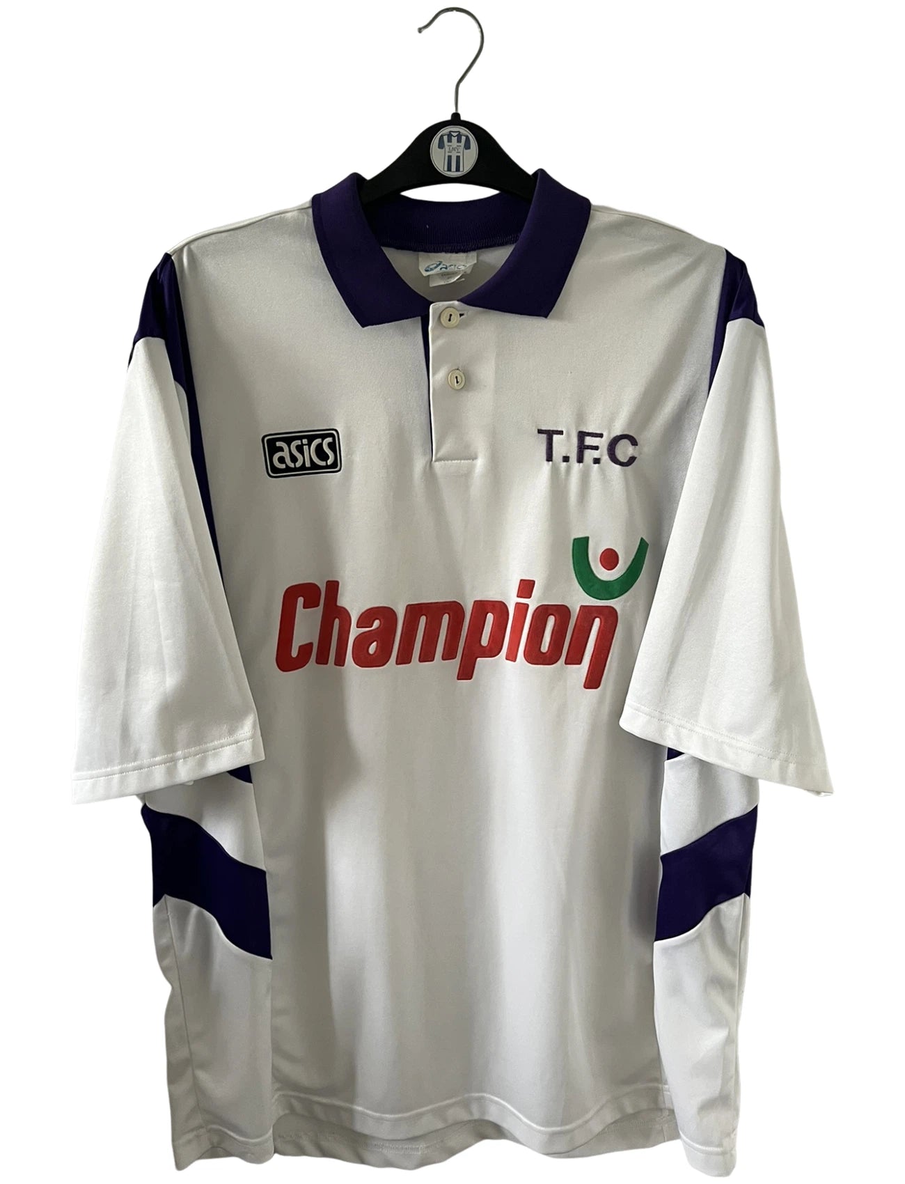 Maillot de foot vintage extérieur blanc et violet de Toulouse saison 1994/1995. On peut retrouver l'équipementier Asics et le sponsor Champion. Il s'agit d'un maillot authentique d'époque.