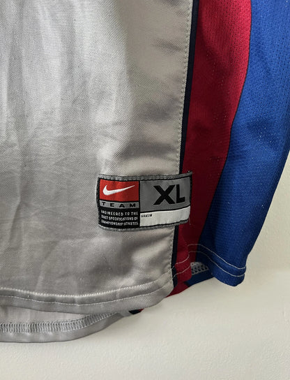 Maillot de foot vintage extérieur doré du fc barcelone de la saison 1999/2000. On peut retrouver l'équipementier nike. Il s'agit d'un maillot authentique d'époque.