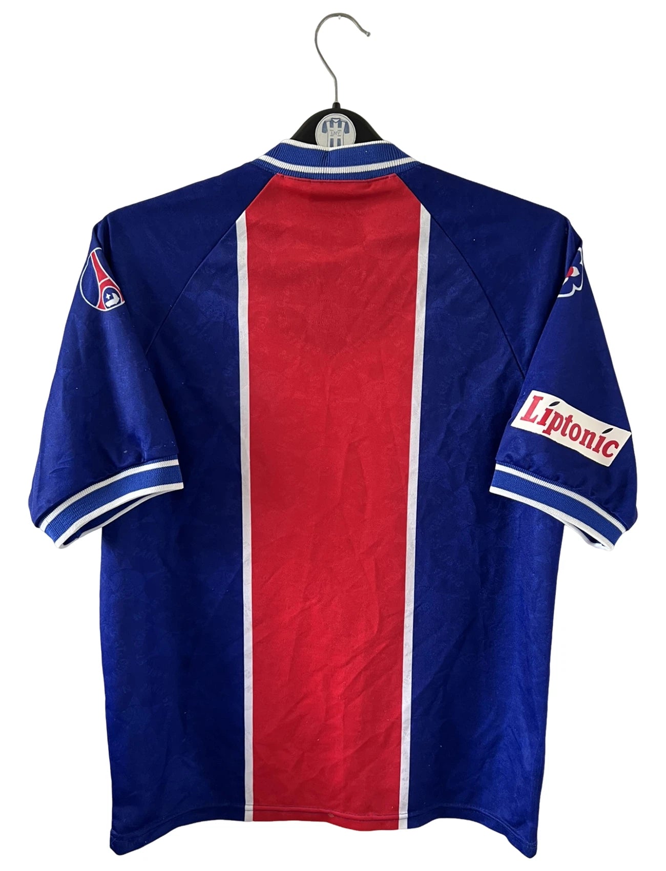 Maillot de foot vintage domicile bleu du PSG 1994/1995. On peut retrouver l'équipementier Nike et le sponsor SEAT et Tourtel. Il s'agit d'un maillot authentique d'époque.