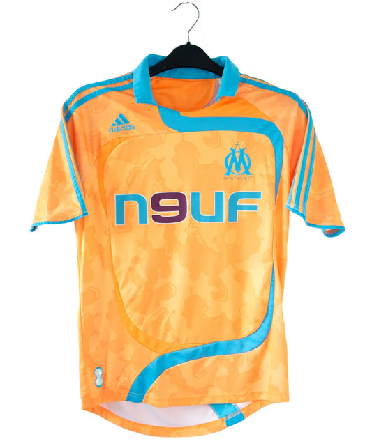 Maillot vintage third de l'om de la saison 2007-2008. On peut retrouver l'équipementier adidas et le sponsor neuf