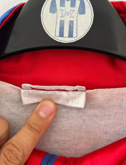Veste foot vintage bleue de l'Equipe de France 1992. On peut retrouver l'équipementier Adidas. Il s'agit d'une veste authentique d'époque.