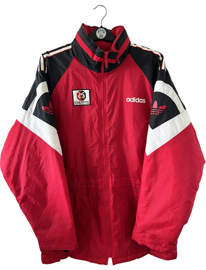 Veste rouge du Stade Rennais 1997/1998. On peut retrouver l'équipementier Adidas. Il s'agit d'une veste authentique d'époque.