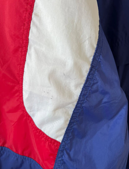 Veste vintage PSG 1995/1996. On peut retrouver l'équipementier Nike. Il s'agit d'une veste authentique et d'époque.