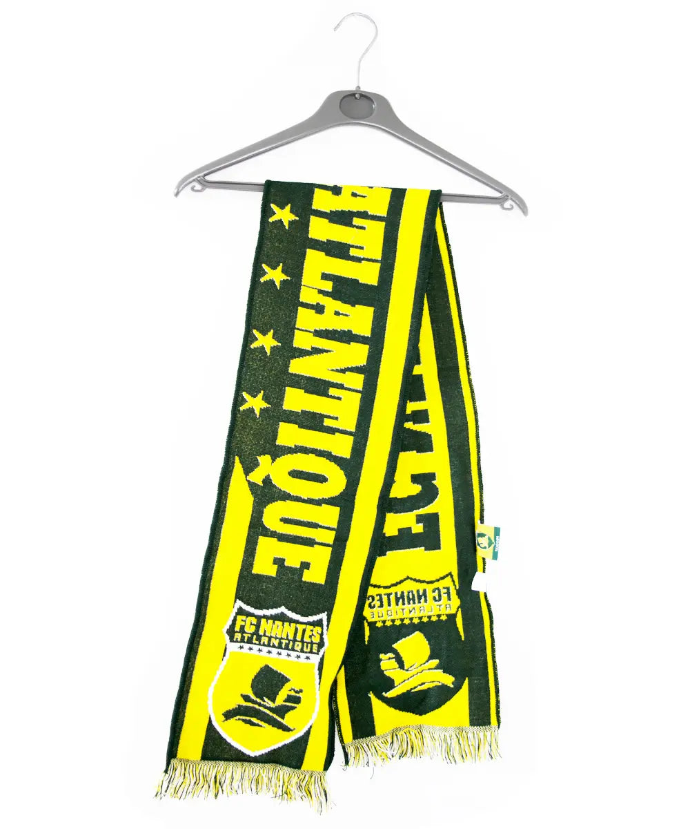 Echarpe du FC Nantes de couleur jaune et verte éditée lors des années 2000