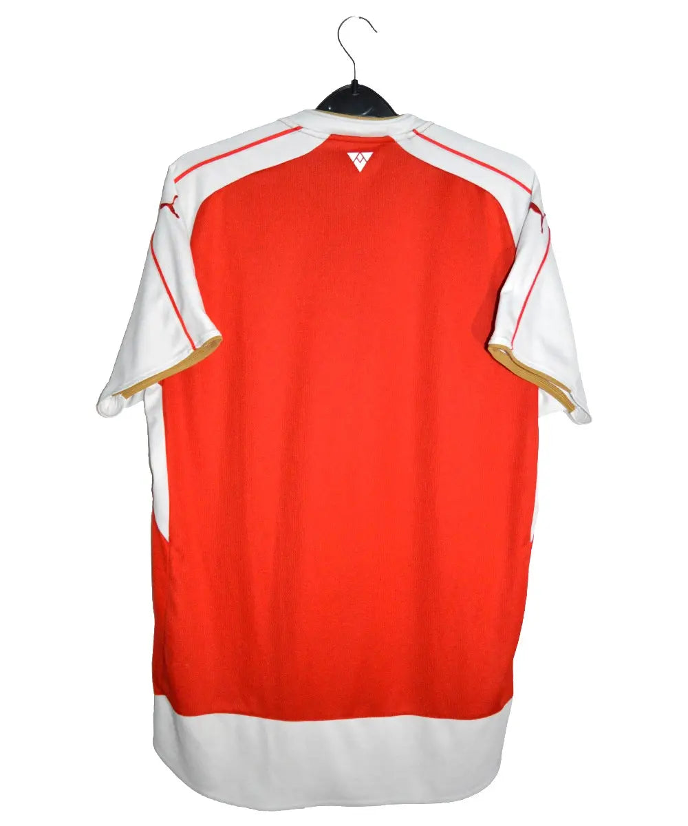 Maillot de foot retro/vintage authentique d'arsenal porté lors de la saison 2015-2016. Le maillot est de couleur rouge et blanc et on peut retrouver l'équipementier puma et le sponsor fly emirates. Maillot avec une vue de dos.