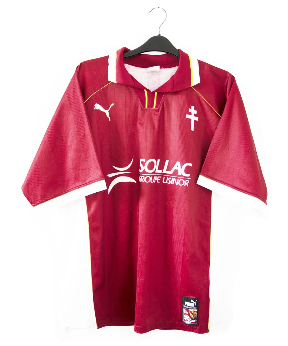 Maillot puma rouge et blanc du fc metz de la saison 1998/1999. On peut y retrouver le sponsor sollac groupe usinor